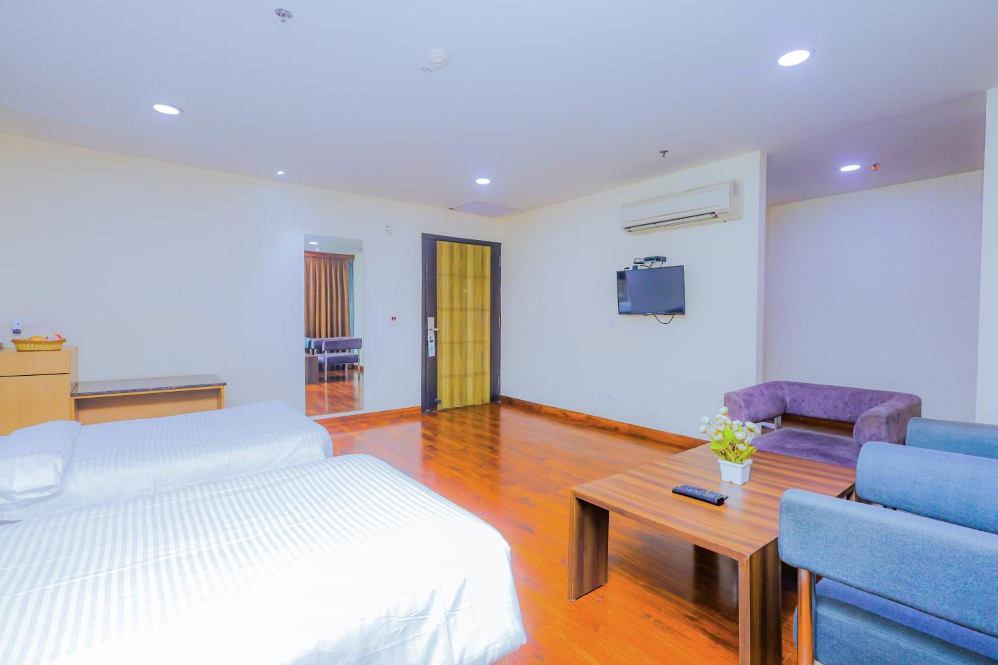 Hyphen Business Hotel Noida Exterior foto